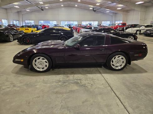 Used 1992 Chevrolet Corvette Coupe image 2