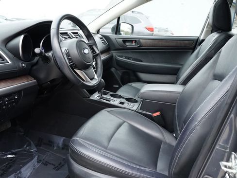 Used 2018 Subaru Outback 3.6R Limited image 2