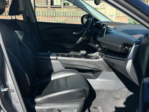 Used 2022 Nissan Rogue SL image 11