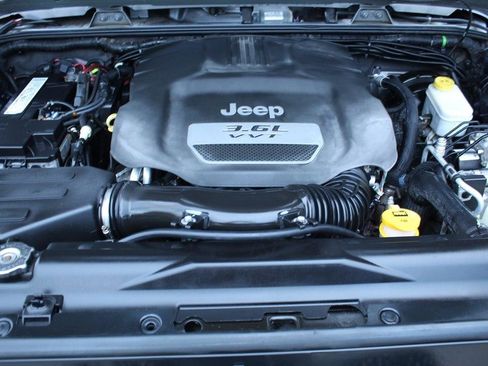 Used 2013 Jeep Wrangler Unlimited Sahara w/ Connectivity Group AWD/4WD image 37