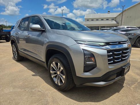 Used 2026 Chevrolet Equinox LT AWD/4WD image 3