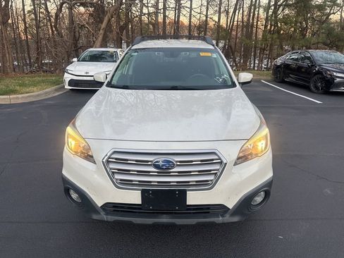 Used 2017 Subaru Outback 2.5i Premium image 11