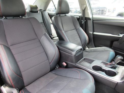Used 2017 Toyota Camry SE w/ Four Season Floor Mat Package FWD image 9