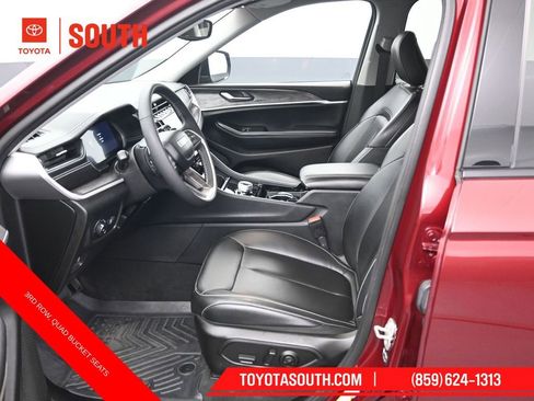 Used 2023 Jeep Grand Cherokee L Limited AWD/4WD image 9