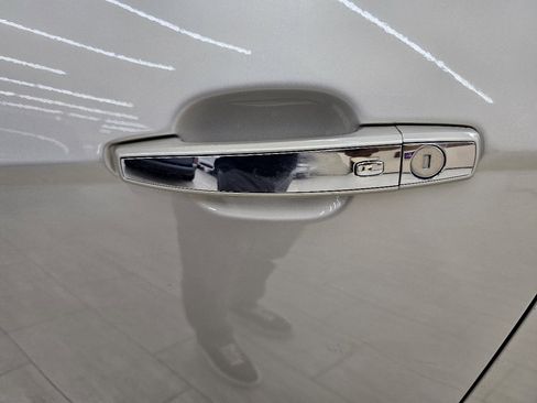 Used 2015 Cadillac SRX Luxury w/ Driver Awareness Package image 12