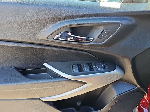 Used 2024 Chevrolet Trax RS image 12