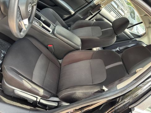 Used 2025 Nissan Sentra SV FWD image 34