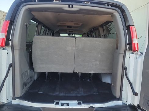 Used 2022 GMC Savana 3500 LS w/ Chrome Appearance Package image 19