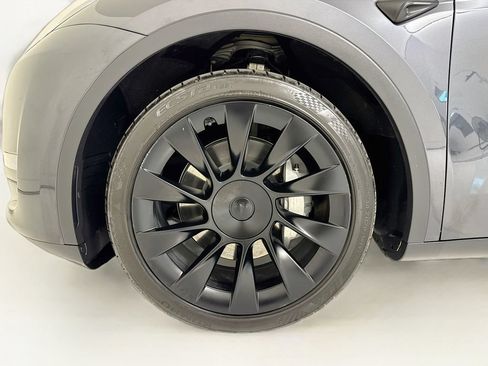 Used 2024 Tesla Model Y Long Range AWD/4WD image 29
