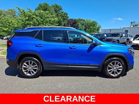 Used 2024 GMC Terrain SLT AWD/4WD image 7