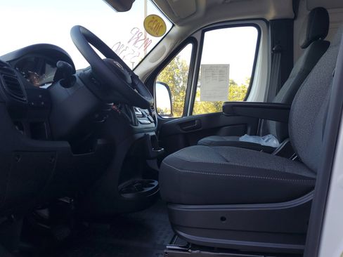 Used 2025 RAM ProMaster 2500 w/ Convenience Group image 6