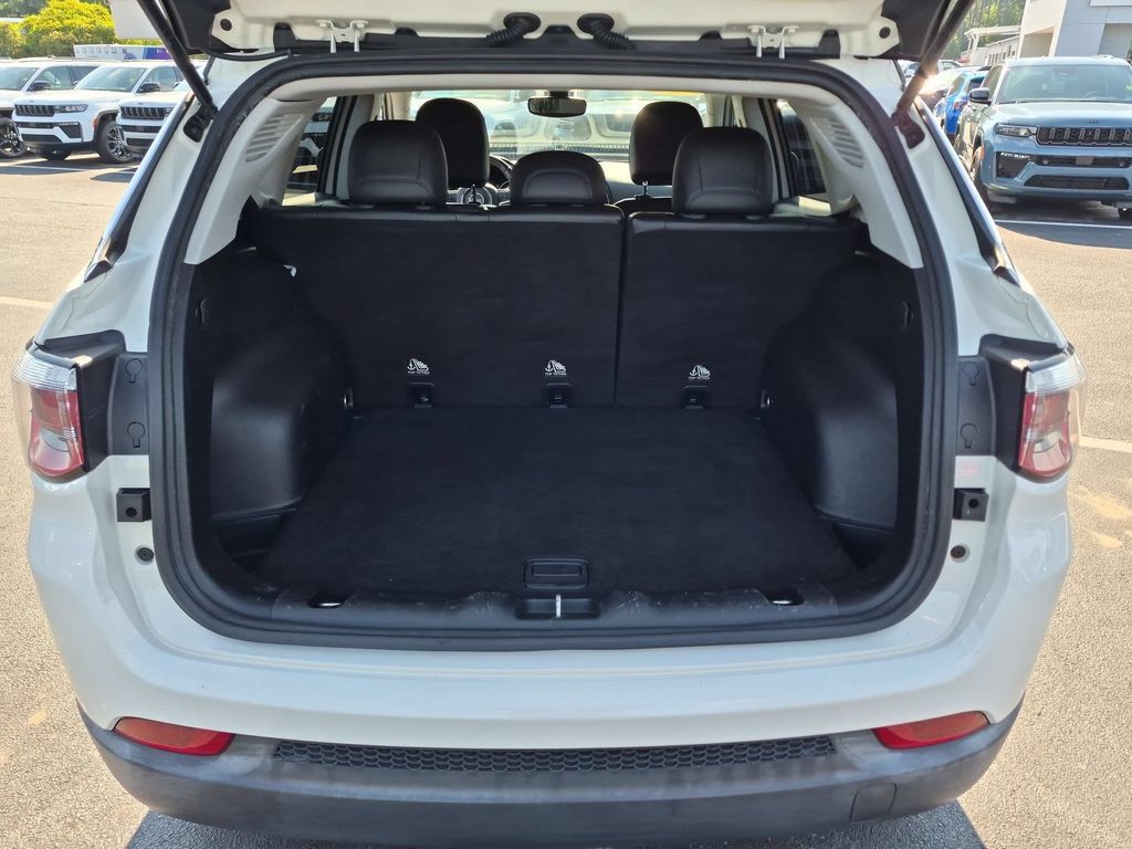 Used 2018 Jeep Compass Latitude w/ Popular Equipment Group FWD image 26