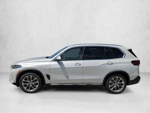 New 2026 BMW X5 xDrive50e w/ Executive Package AWD/4WD image 5