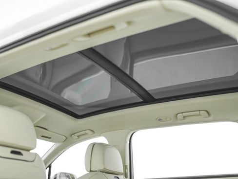 Used 2025 Bentley Bentayga Extended Wheelbase image 35