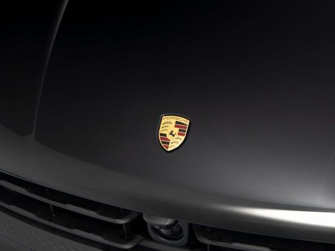 Certified 2025 Porsche Macan image 35