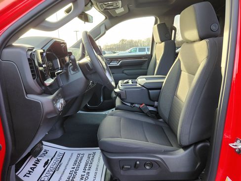 New 2026 GMC Sierra 1500 SLE w/ Preferred Package image 9