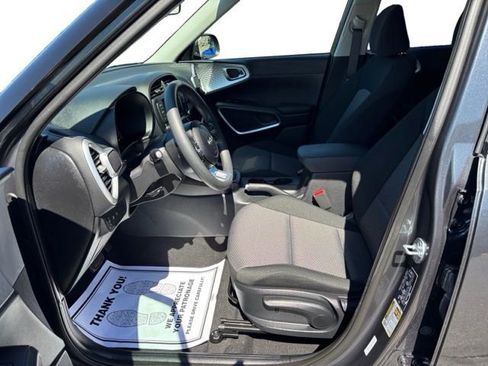 Certified 2025 Kia Soul LX w/ LX Technology Package FWD image 10