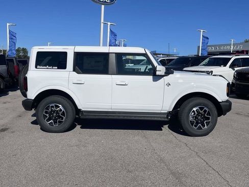 New 2025 Ford Bronco Outer Banks image 2