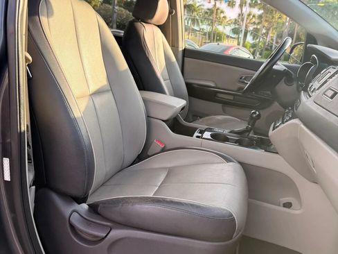 Used 2016 Kia Sedona EX FWD image 26