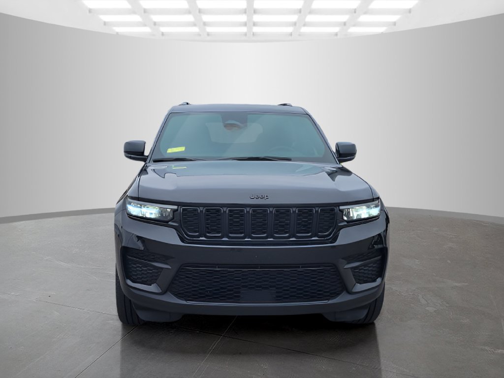 Used 2024 Jeep Grand Cherokee Altitude AWD/4WD image 8