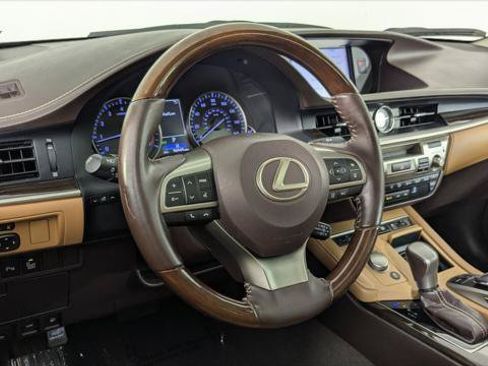 Used 2018 Lexus ES 350 w/ Luxury Package w/Wood Trim FWD image 23