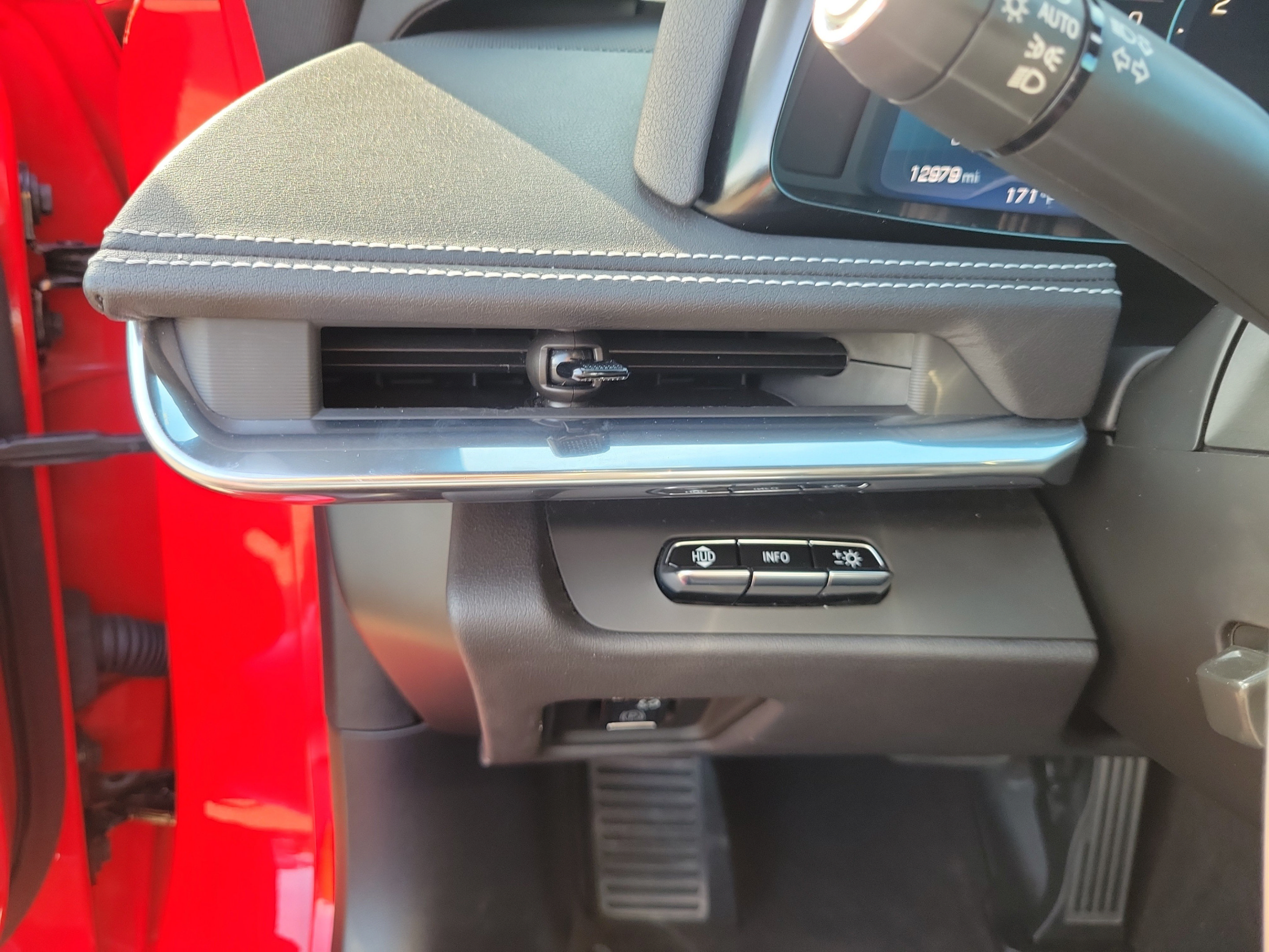 Used 2020 Chevrolet Corvette Stingray Preferred Cpe w/ 2LT Preferred Equipment Group RWD image 30
