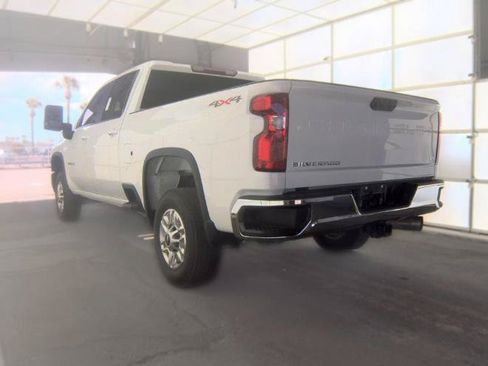 Used 2025 Chevrolet Silverado 2500 LT w/ Convenience Package AWD/4WD image 6