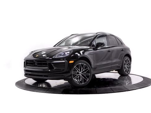 Certified 2026 Porsche Macan AWD/4WD image 1