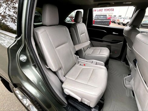 Certified 2016 Toyota Highlander Limited Platinum image 19