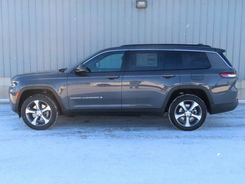 New 2026 Jeep Grand Cherokee L Limited w/ Luxury Tech Group II AWD/4WD image 9