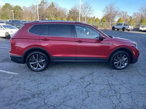 Used 2022 Volkswagen Tiguan SE image 12