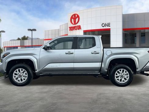 Used 2025 Toyota Tacoma SR5 image 8