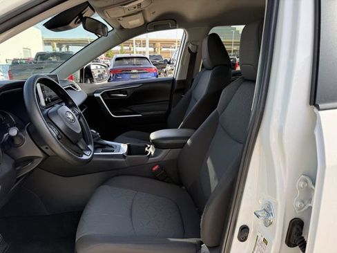 Used 2025 Toyota RAV4 XLE FWD image 26