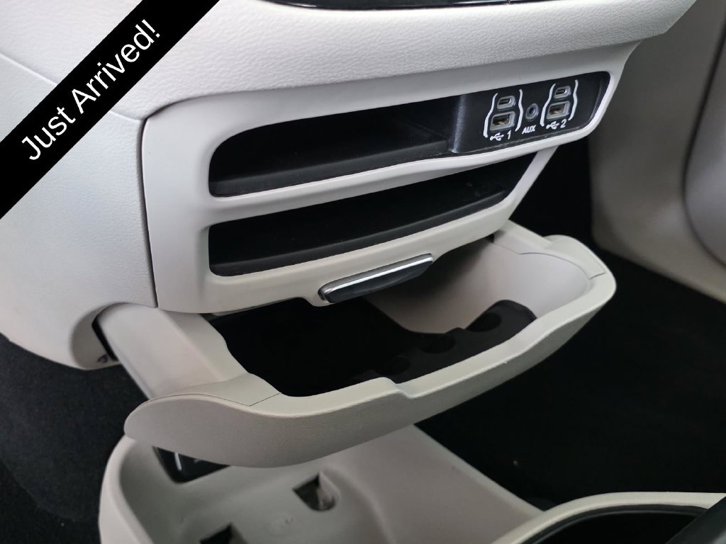 Certified 2024 Chrysler Pacifica Touring-L FWD image 25