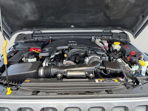 Used 2021 Jeep Gladiator Rubicon AWD/4WD image 9