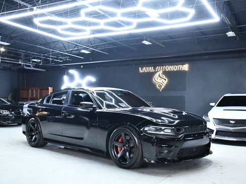 Used 2017 Dodge Charger R/T image 2