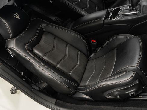 Used 2012 Maserati GranTurismo S image 25