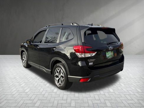 Used 2023 Subaru Forester Premium image 3