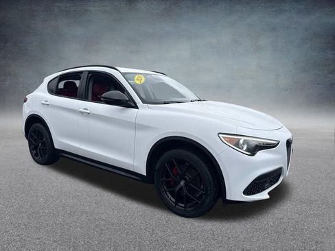Used 2020 Alfa Romeo Stelvio AWD w/ Nero Edizione image 4