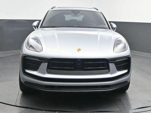 New 2026 Porsche Macan image 2