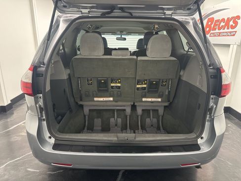 Used 2015 Toyota Sienna LE image 25