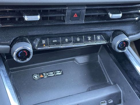 Used 2025 Chevrolet Tahoe LT AWD/4WD image 12