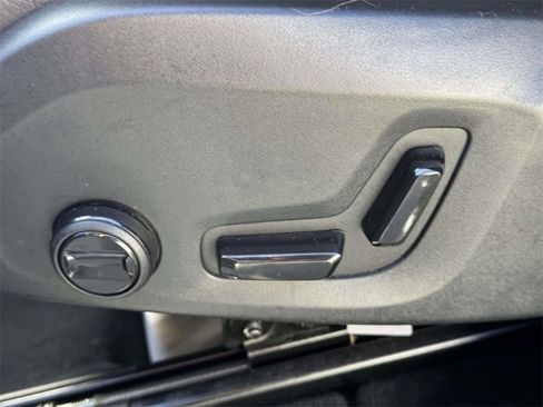Certified 2023 Volvo XC60 B5 Plus w/ Climate Package image 18