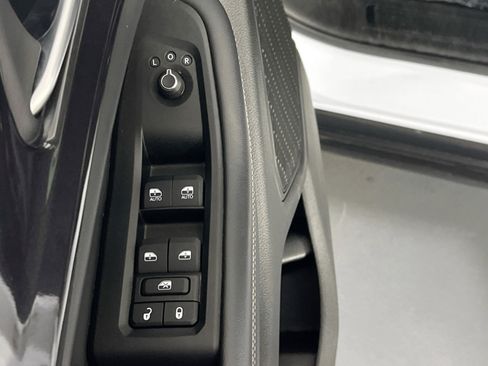 Used 2023 Jeep Grand Cherokee Laredo image 17