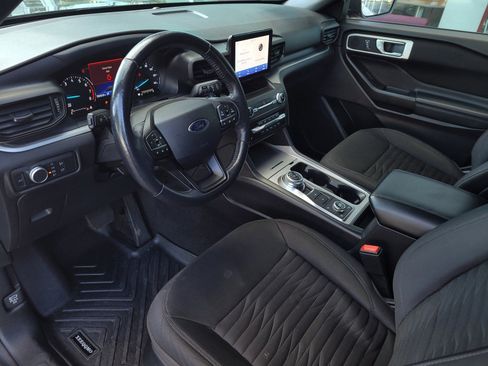 Used 2020 Ford Explorer XLT w/ Comfort Package image 8