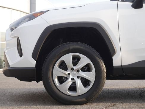 Used 2019 Toyota RAV4 LE w/ All Weather Liner Package AWD/4WD image 12