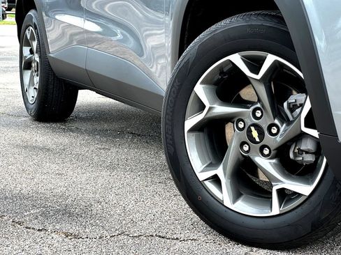 Used 2026 Chevrolet Trax LT FWD image 2
