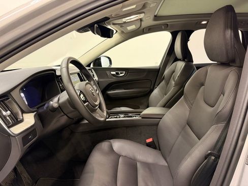 Used 2025 Volvo XC60 B5 Plus image 10