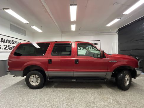 Used 2004 Ford Excursion XLT image 2