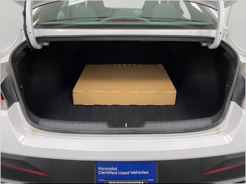 Certified 2024 Hyundai Elantra SEL w/ Convenience Package image 5